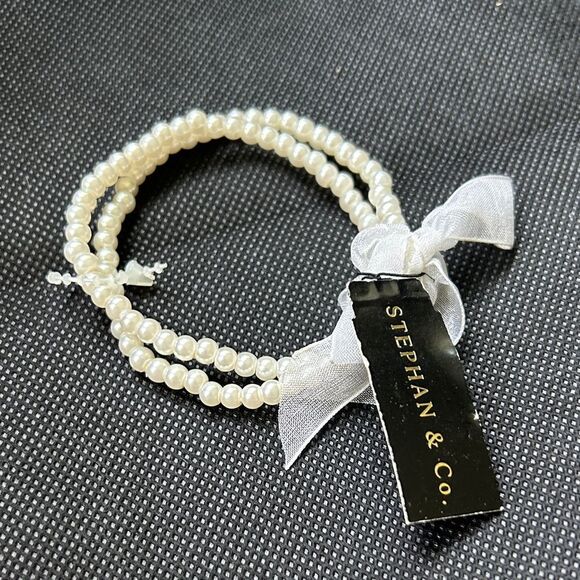 Ivory double strand Pearl Bracelet with Bow - Picture 1 of 3
